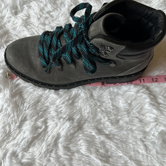 Sorel Lennox hiker in quarry - Picture 11 of 12